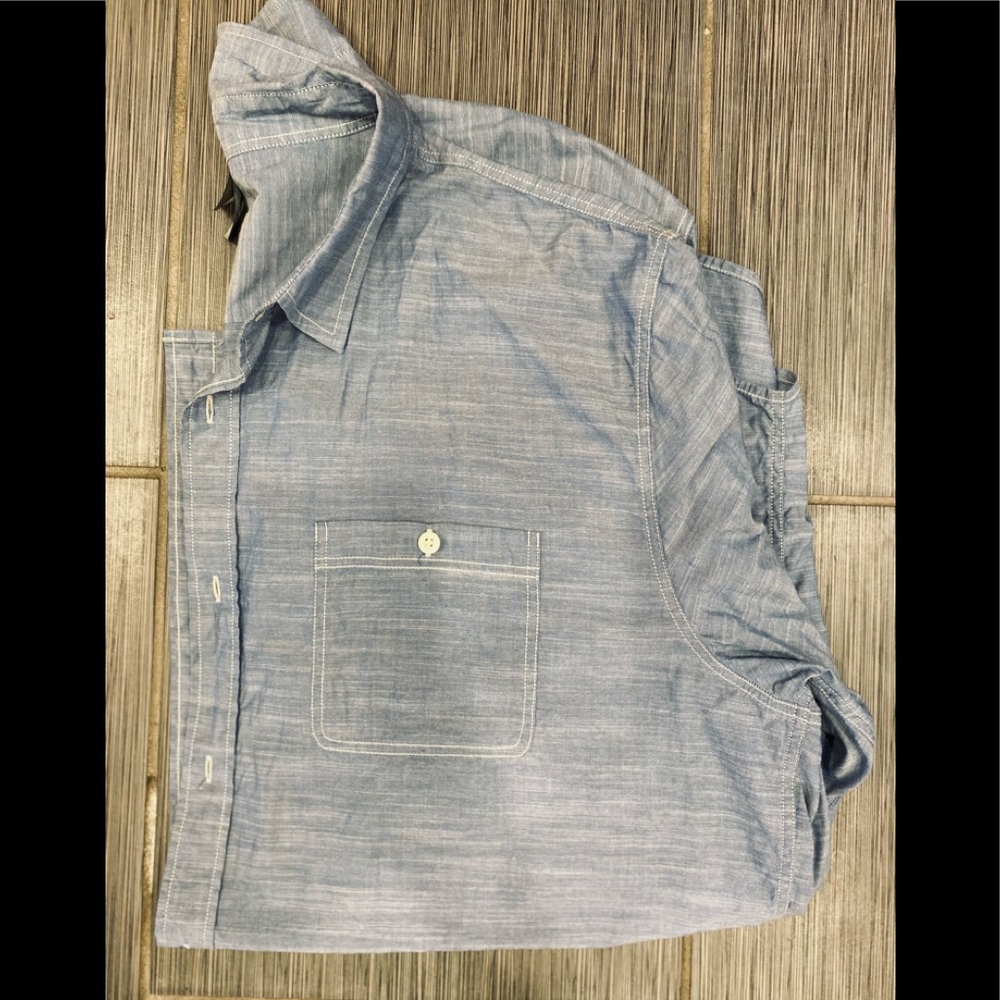 District Made Men’s Dress Shirt. NWOT.